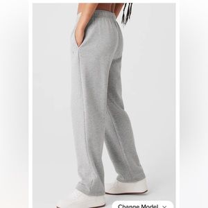 Alo.Accolade Straight Leg Sweatpant.Heather Grey. Brand new. Size small
